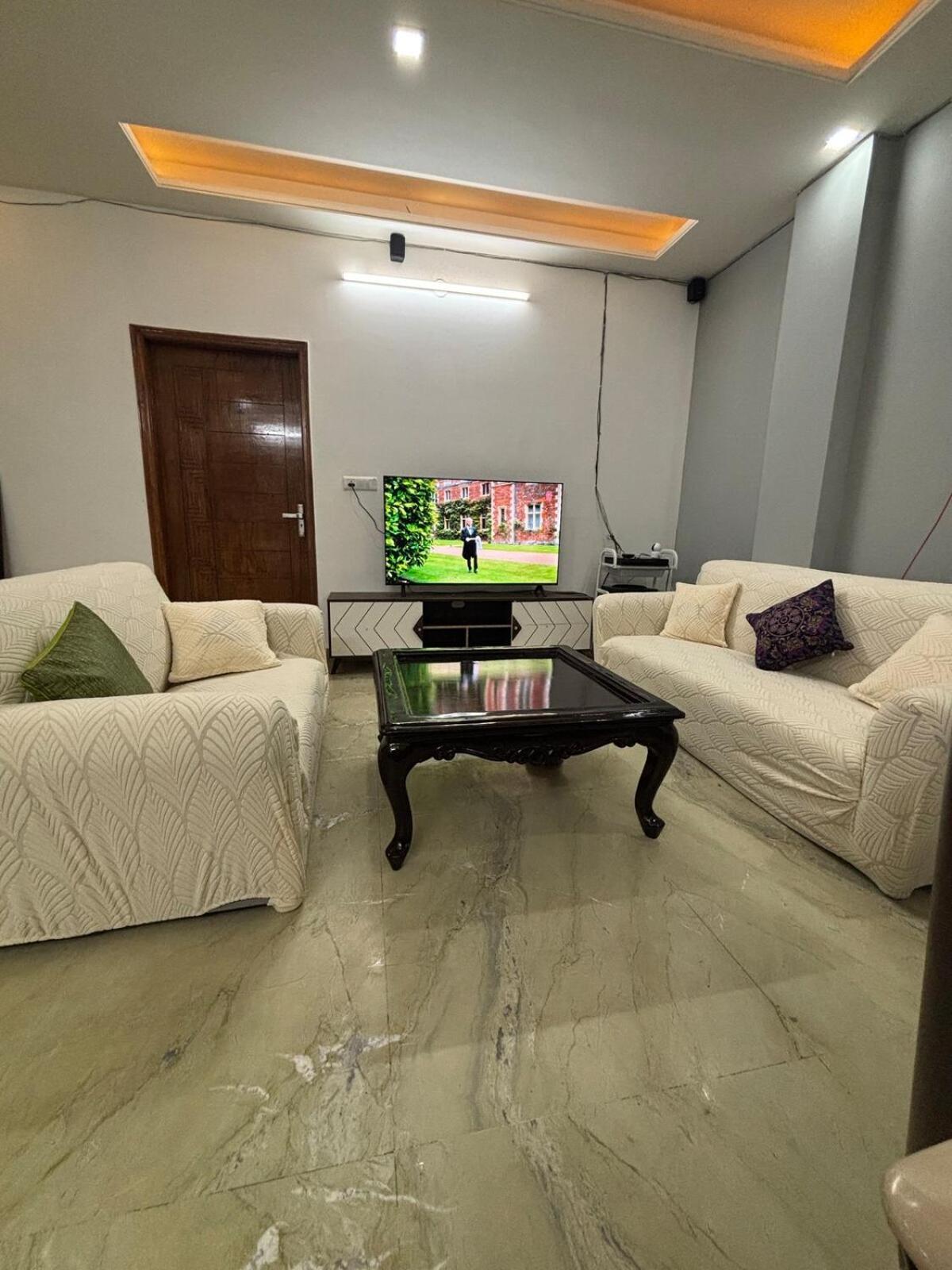 Apartment Luxurious House Near Yashobhoomi